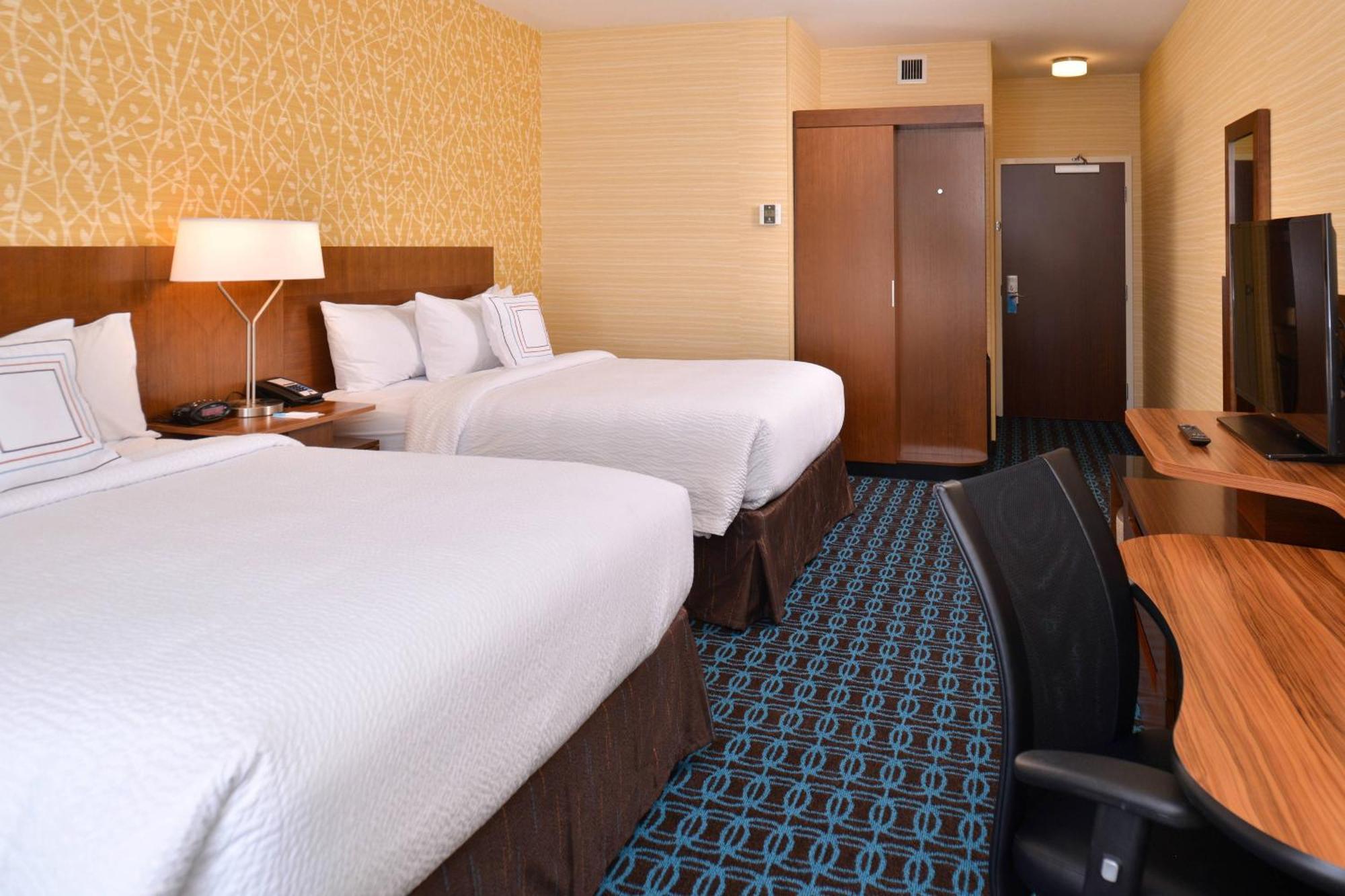 Fairfield & Hotel Farmington